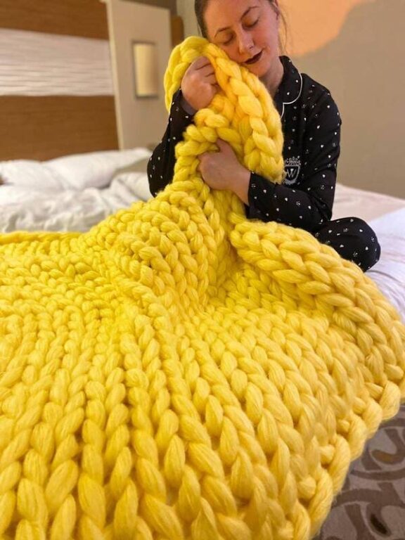 33 Cozy Chunky Knit Blankets You'll Love (2022 List)