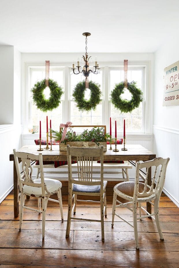 40+ Festive Christmas Window Decorations That Adorn a Home Nicely ...