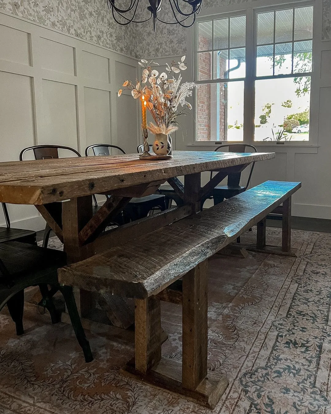 This image is an inspo for a farmhouse dining room with elegant, earthy tones, warm wood elements, and a welcoming vibe.Farmhouse dining room decor inspiration by @thegraceinfused_life / Instagram