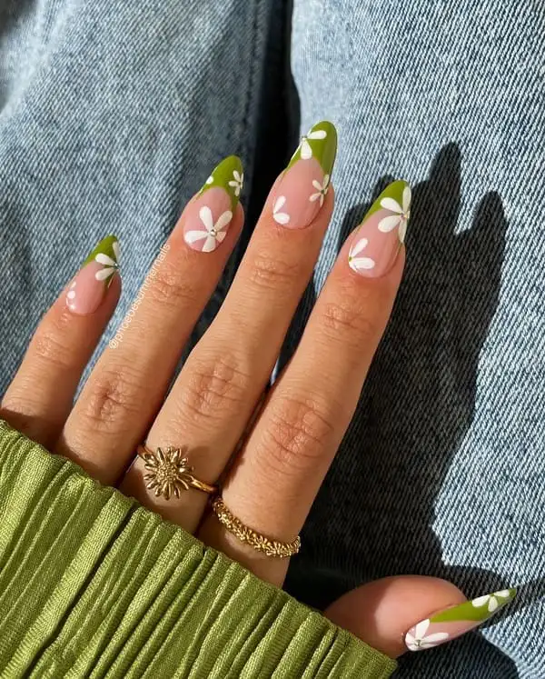 spring nails with white daisies on green tips